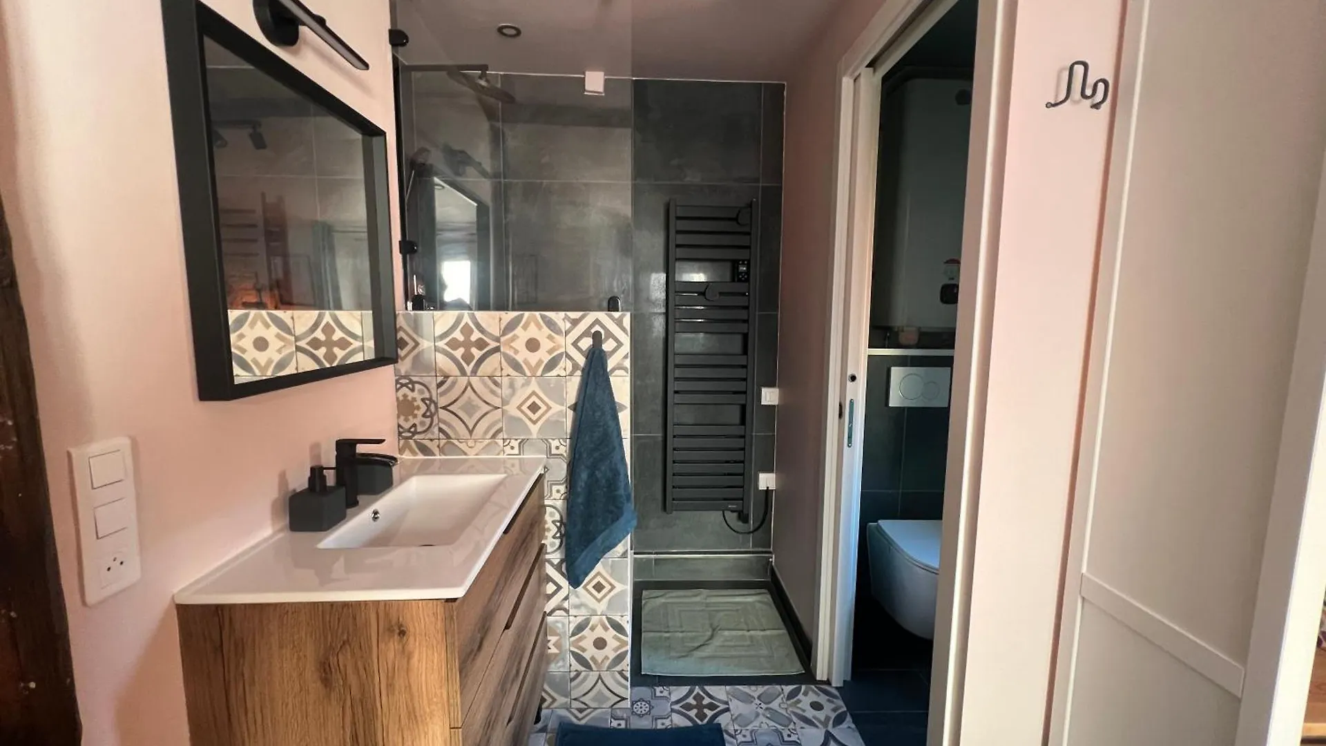 Cozy Studio In Menton Old Town - Near Parking